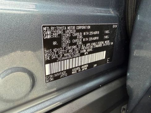 Used 2024 Toyota Venza LE AWD/4WD image 38