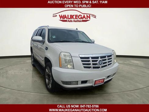 Used 2007 Cadillac Escalade AWD w/ Information Package image 3