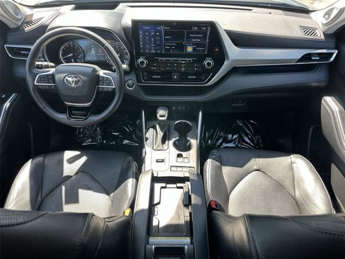 Used 2022 Toyota Highlander Platinum image 10
