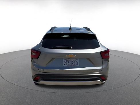 Used 2025 Chevrolet Trax LT FWD image 10