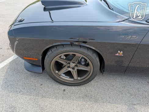 Used 2016 Dodge Challenger R/T Scat Pack w/ Leather Interior Group image 25
