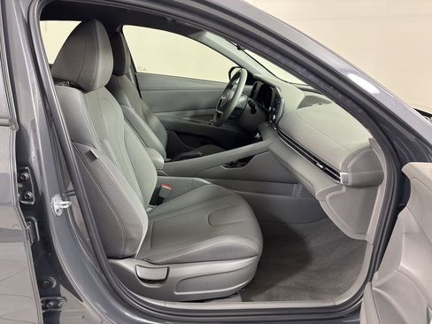 Used 2023 Hyundai Elantra SEL w/ Preferred Accessory Package image 12