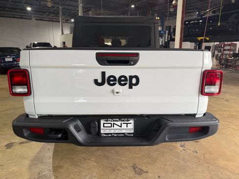 Used 2022 Jeep Gladiator Sport AWD/4WD image 3