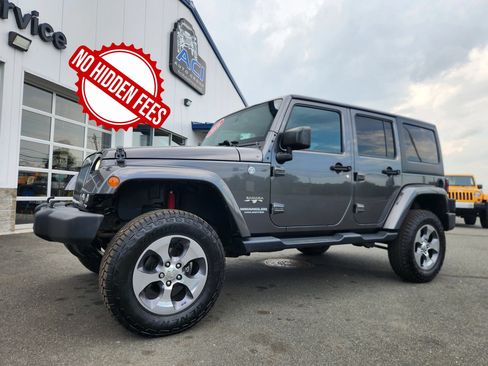 Used 2016 Jeep Wrangler Unlimited Sahara w/ Connectivity Group AWD/4WD image 2