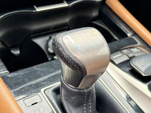 Used 2014 Lexus LS 460 AWD w/ F Sport Package image 15