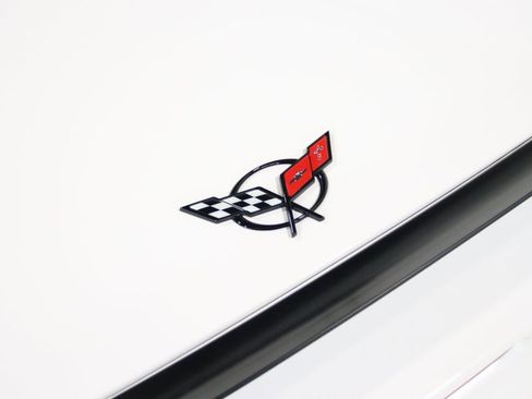 Used 2004 Chevrolet Corvette w/ Preferred Equipment Group image 16