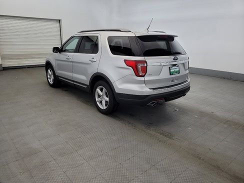 Used 2018 Ford Explorer XLT w/ Equipment Group 202A FWD image 5
