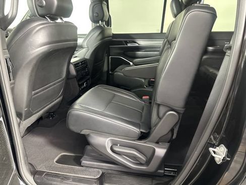 Certified 2025 Jeep Wagoneer Series II AWD/4WD image 14
