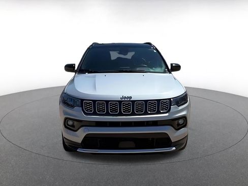 Used 2025 Jeep Compass Limited image 4