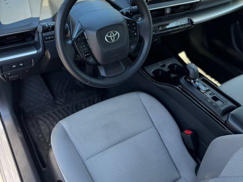 Used 2025 Toyota Prius LE AWD/4WD image 27