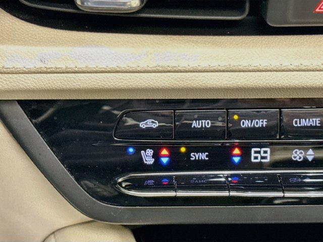Used 2022 Buick Envision Avenir w/ Technology Package II FWD image 21