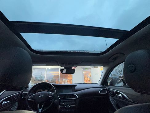 Used 2017 INFINITI QX30 Premium w/ Navigation Package image 14