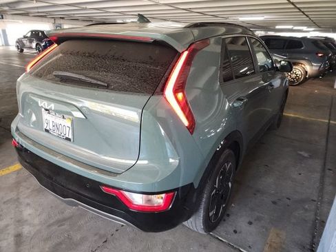 Certified 2024 Kia Niro Wind FWD image 3