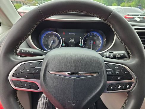 Used 2023 Chrysler Pacifica Touring-L FWD image 27