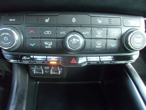 Used 2021 Dodge Durango SXT AWD/4WD image 22