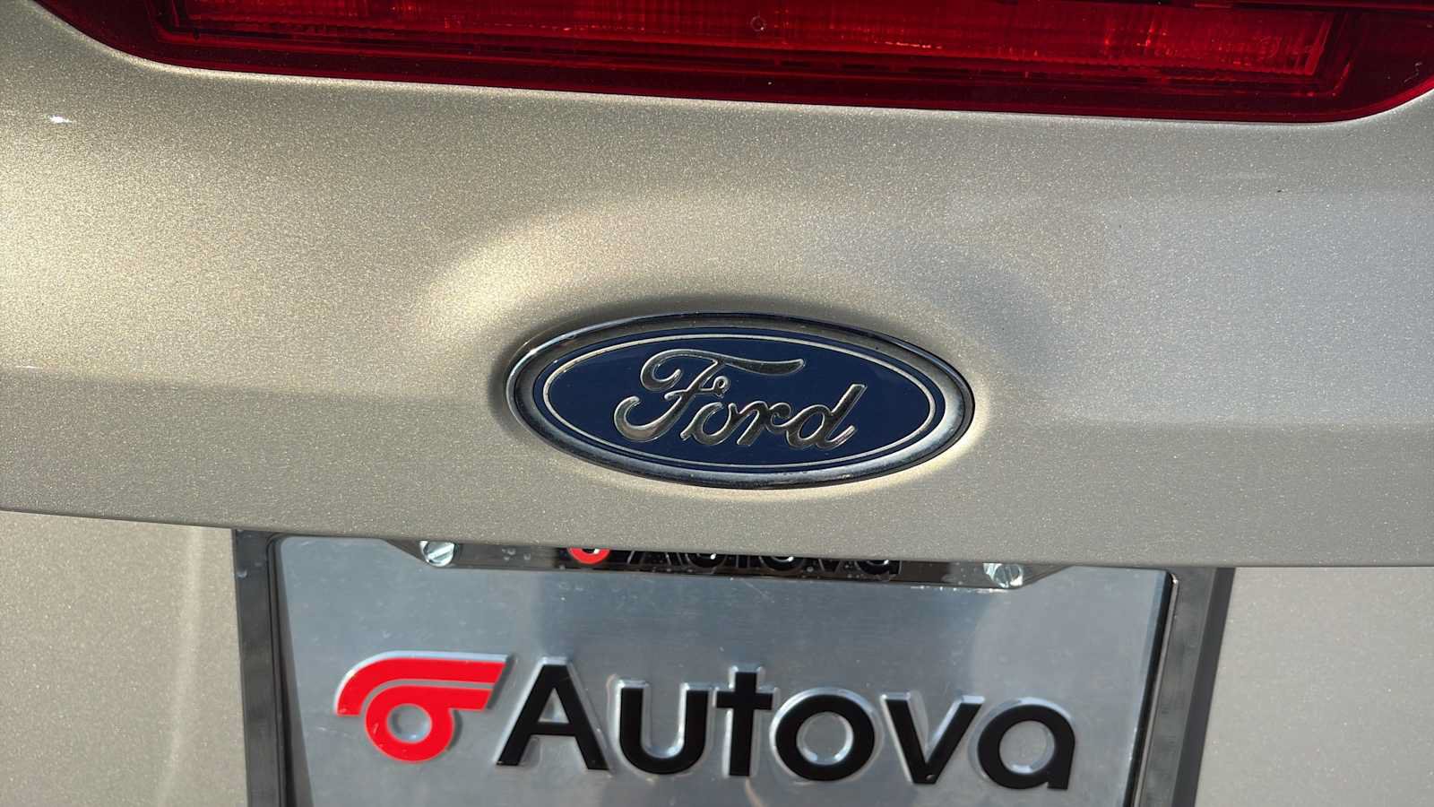 Used 2015 Ford Focus SE w/ SE Sport Package FWD image 12
