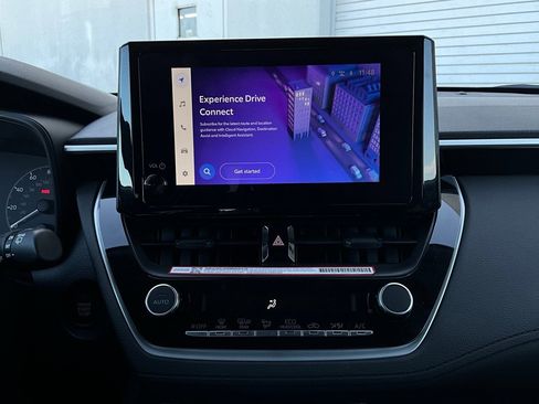 Used 2025 Toyota Corolla Cross LE image 25