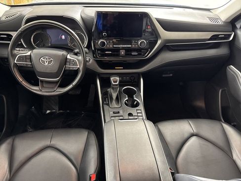 Used 2023 Toyota Highlander XLE AWD/4WD image 24