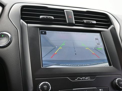 Used 2019 Ford Fusion SE w/ Equipment Group 151A FWD image 3