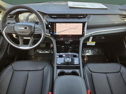 New 2026 Jeep Grand Cherokee Limited w/ Luxury Tech Group II RWD image 20