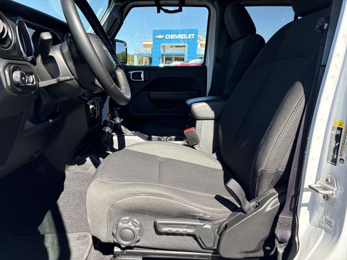 Used 2021 Jeep Wrangler Unlimited Sport image 9