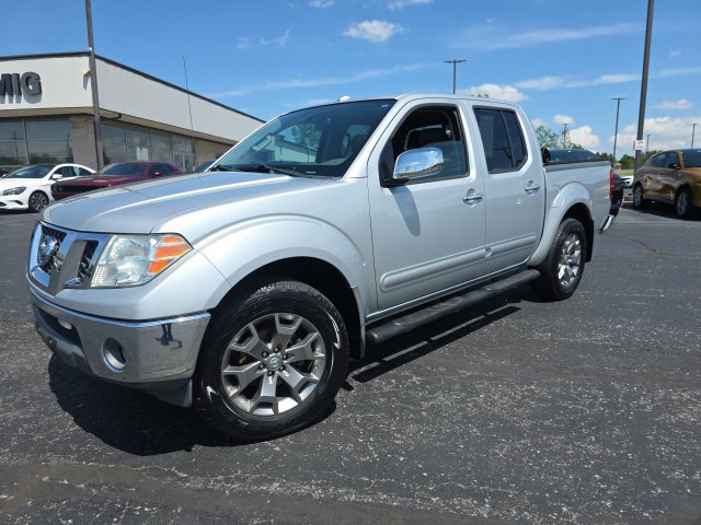 Used 2015 Nissan Frontier SL w/ Moonroof Package AWD/4WD image 2