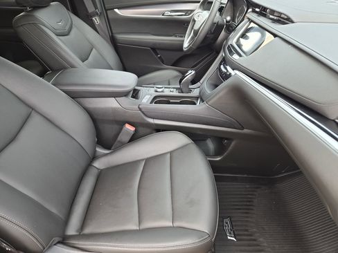 Used 2024 Cadillac XT6 Luxury w/ LPO, Floor Liner Package AWD/4WD image 9