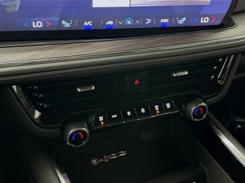 Used 2025 Chevrolet Tahoe Z71 w/ Comfort Package AWD/4WD image 16