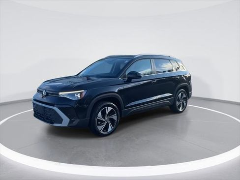 Used 2025 Volkswagen Taos SE AWD/4WD image 4