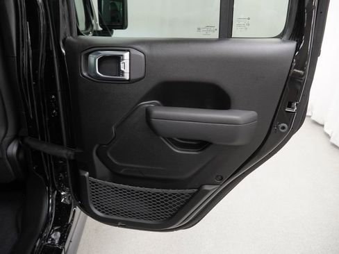 New 2026 Jeep Gladiator Mojave w/ Safety Group image 33