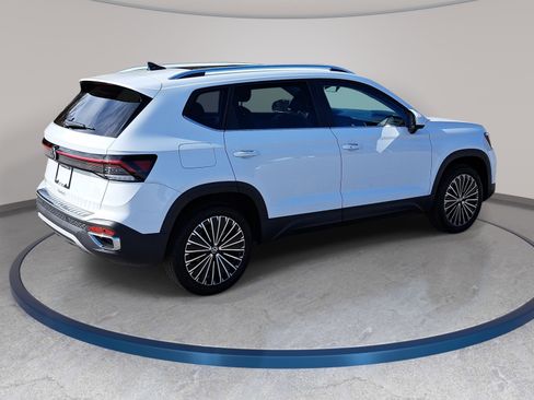 New 2026 Volkswagen Taos SE FWD image 5