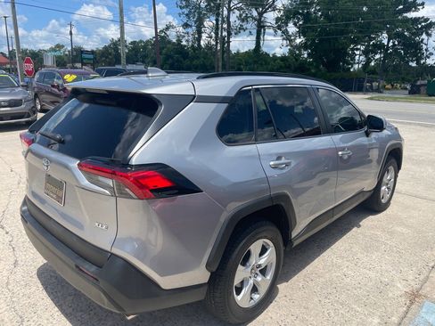 Used 2021 Toyota RAV4 XLE image 5