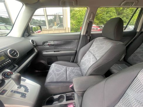 Used 2012 Scion xB FWD image 15