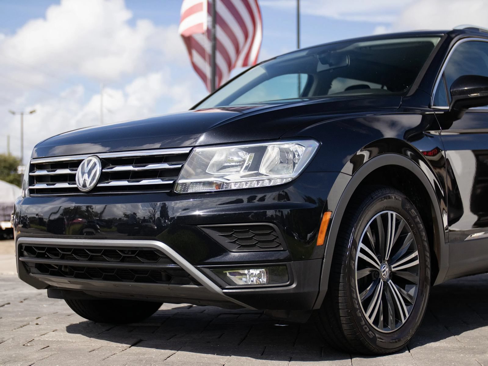 Used 2018 Volkswagen Tiguan SEL FWD image 5