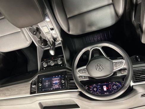 Used 2023 Volkswagen Atlas Cross Sport SE w/ Panoramic Sunroof Package image 12