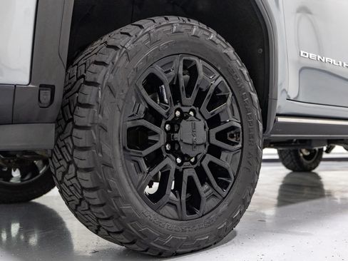 Used 2024 GMC Sierra 2500 Denali Ultimate AWD/4WD image 8