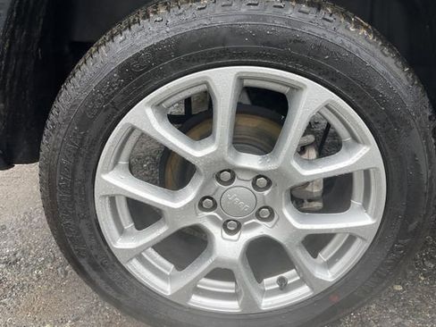 Used 2023 Jeep Compass Latitude image 20