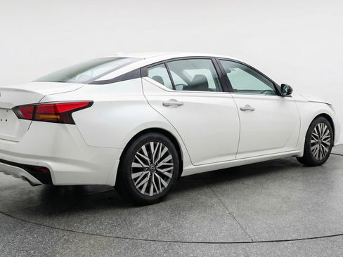 Used 2025 Nissan Altima 2.5 SV image 9