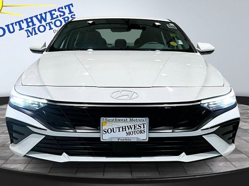 Used 2025 Hyundai Elantra SEL image 2