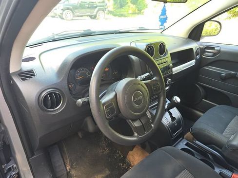 Used 2014 Jeep Compass Sport FWD image 16