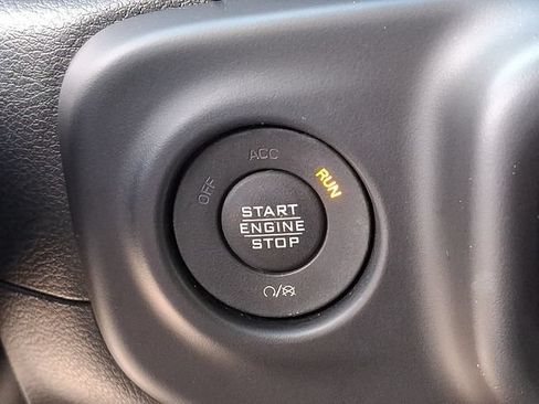 Used 2023 Jeep Wrangler Unlimited Sahara AWD/4WD image 19