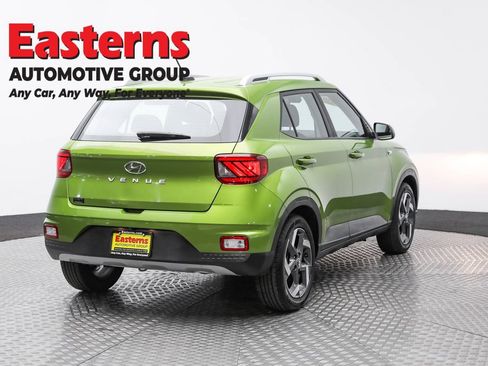 Used 2023 Hyundai Venue SEL w/ Cargo Package image 5