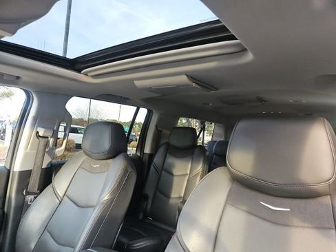 Used 2019 Cadillac Escalade ESV Luxury image 13