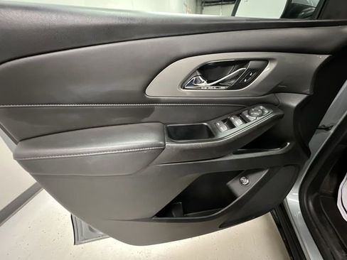 Used 2023 Chevrolet Traverse LT AWD/4WD image 21