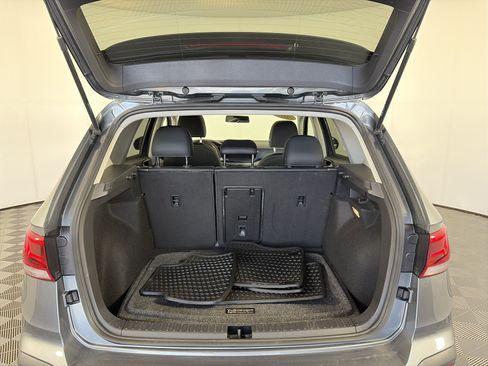 Used 2022 Volkswagen Taos SE FWD image 14