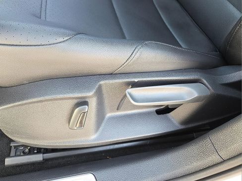 Used 2018 Volkswagen e-Golf SEL Premium image 14