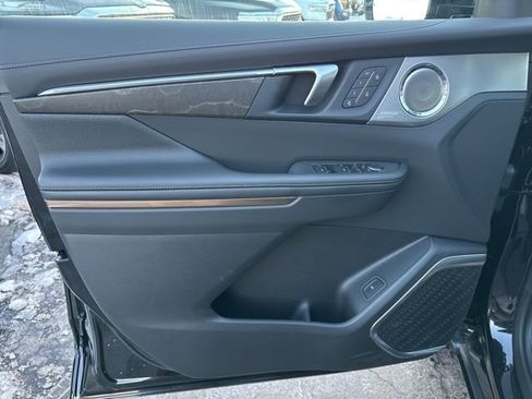 Used 2025 Buick Enclave Avenir w/ Super Cruise Package image 8