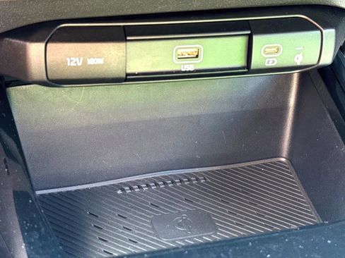 Used 2023 Kia Niro EX image 18