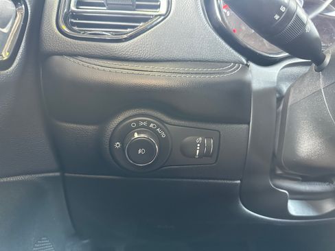 Used 2022 Dodge Durango SXT AWD/4WD image 19