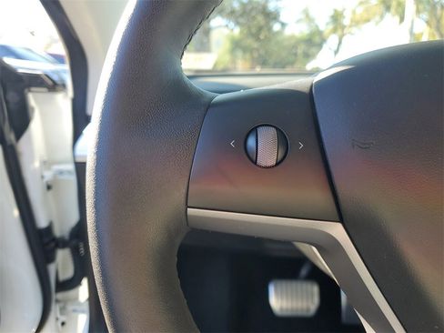 Used 2022 Tesla Model 3 Long Range image 19